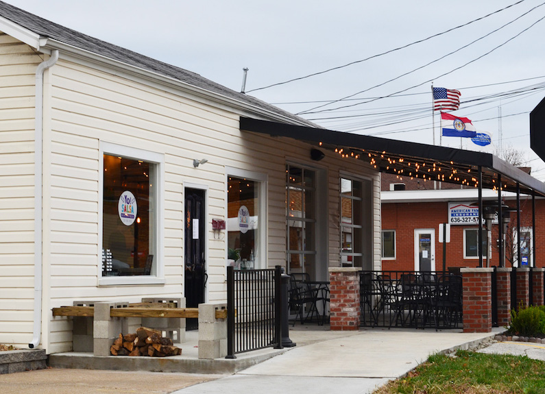 the exterior of a restaurant