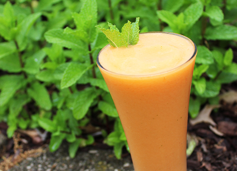 Pineapple-Mango Carrot-Mint Smoothie recipe