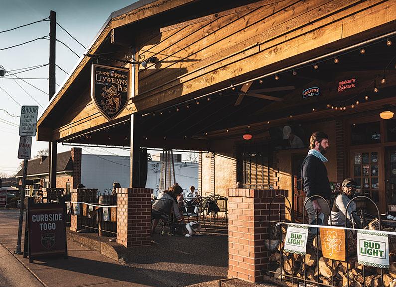 llywelyn’s pub in webster groves