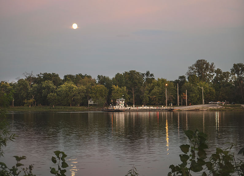 the brussels ferry makes its way across the illinois river between calhoun and jersey counties