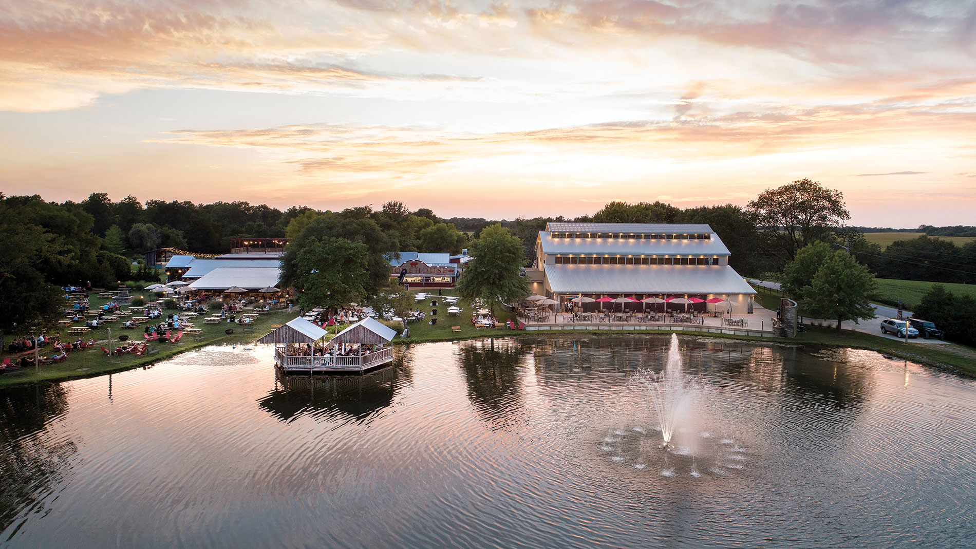 cedar lake cellars in wright city