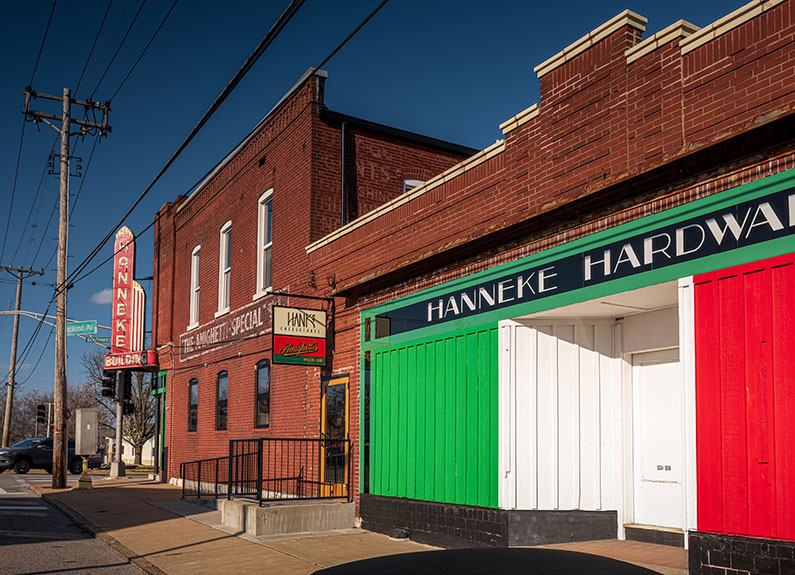 amighetti's new location on the hill in st. louis