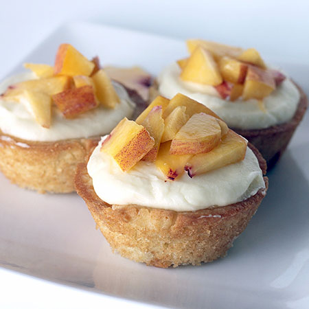 Peaches ’N Crème Cupcakes