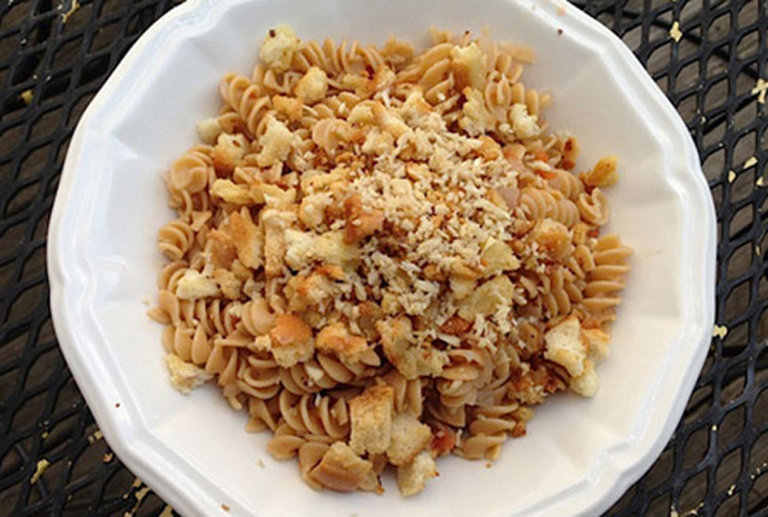 Sauce Magazine - Meatless Monday: Pasta with Zesty Horseradish-Tomato Sauce