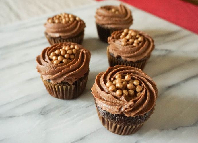 Sauce Magazine Recipe Caramel And Chocolate Mousse Cupcakes