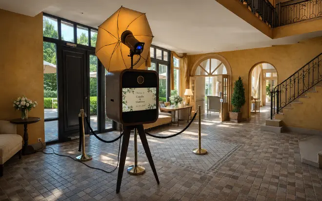 Snap&Shot Photobooth Vintage Legend in Western Switzerland, recommended model with premium presence and comfortable use for weddings and events