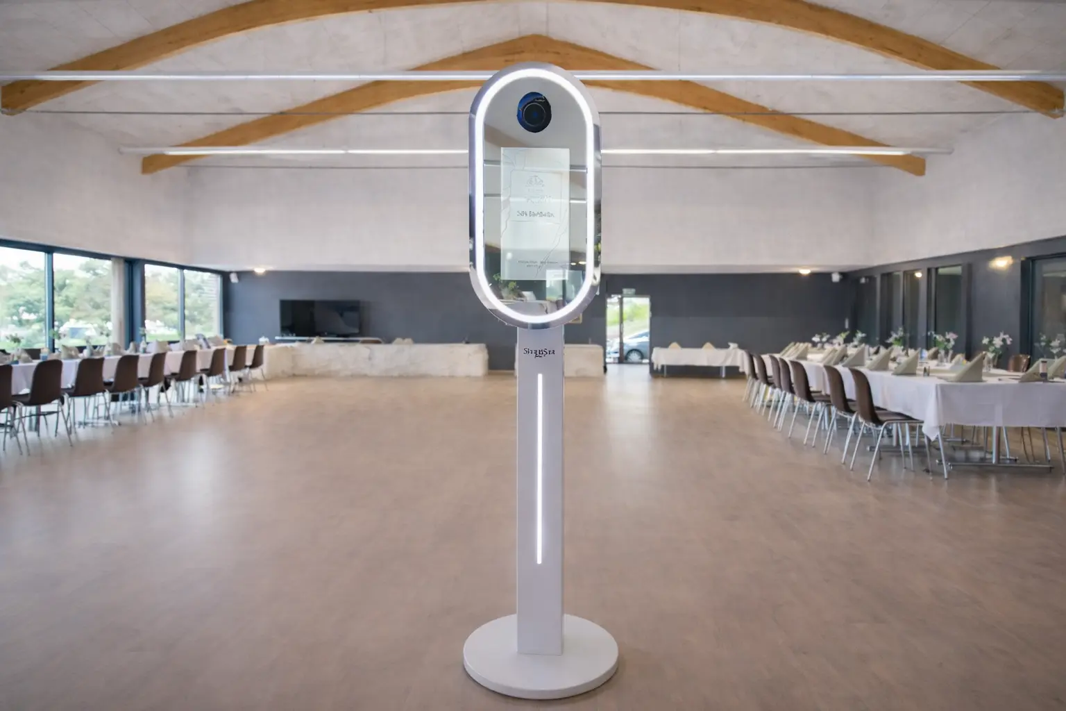 Photobooth Specchio Signature Snap&Shot Photobooth in Svizzera romanda, modello compatto, animazione interattiva e resa premium