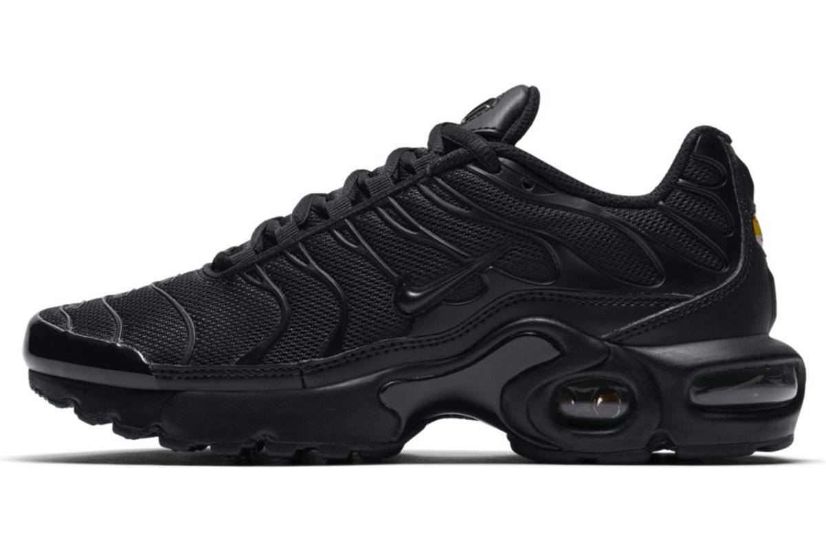 black air max plus boys