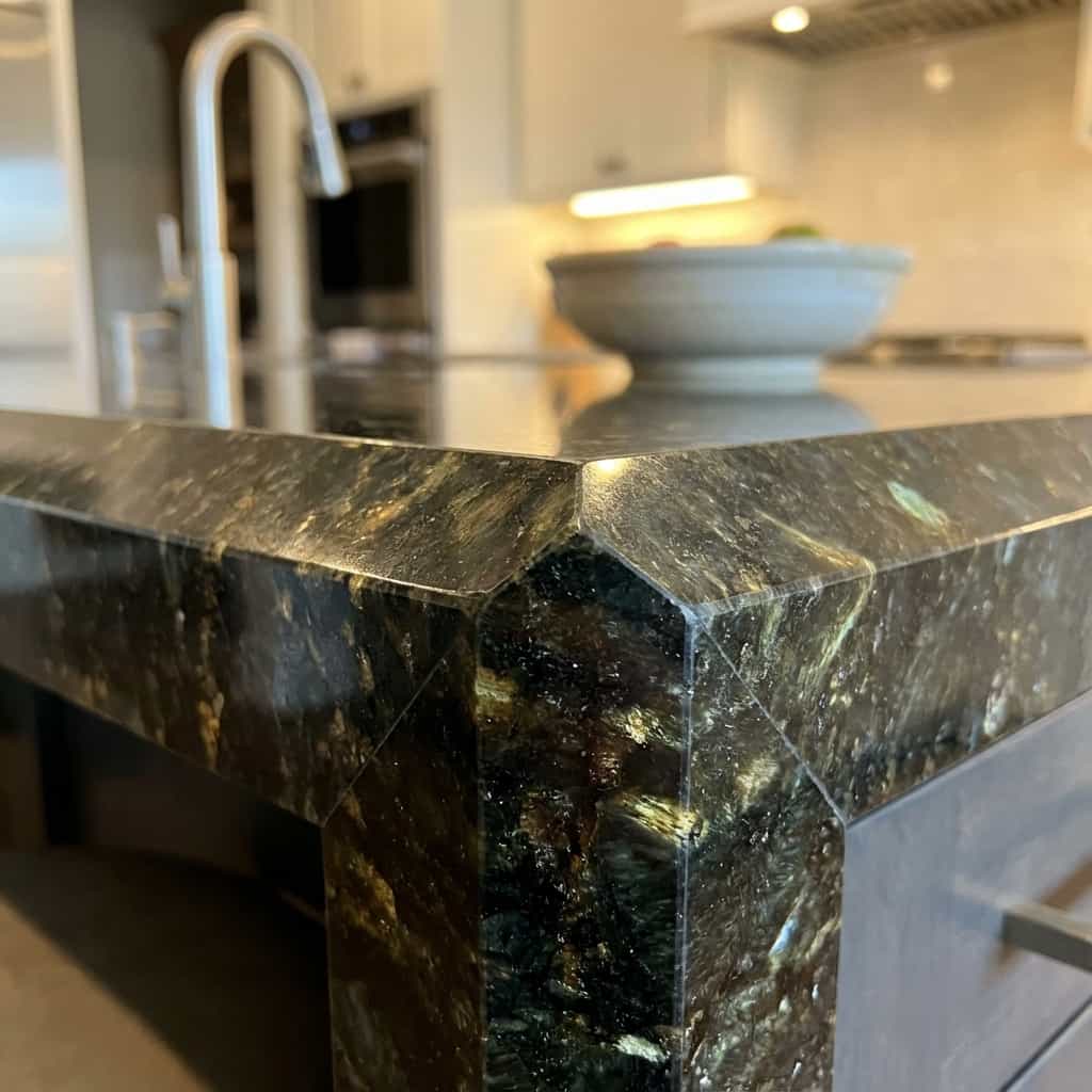 Cat's Eye Edge Detail