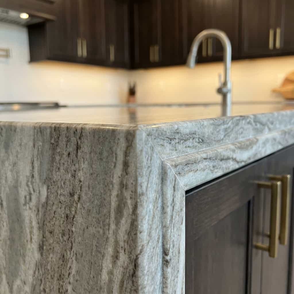 Alaska White Edge Detail