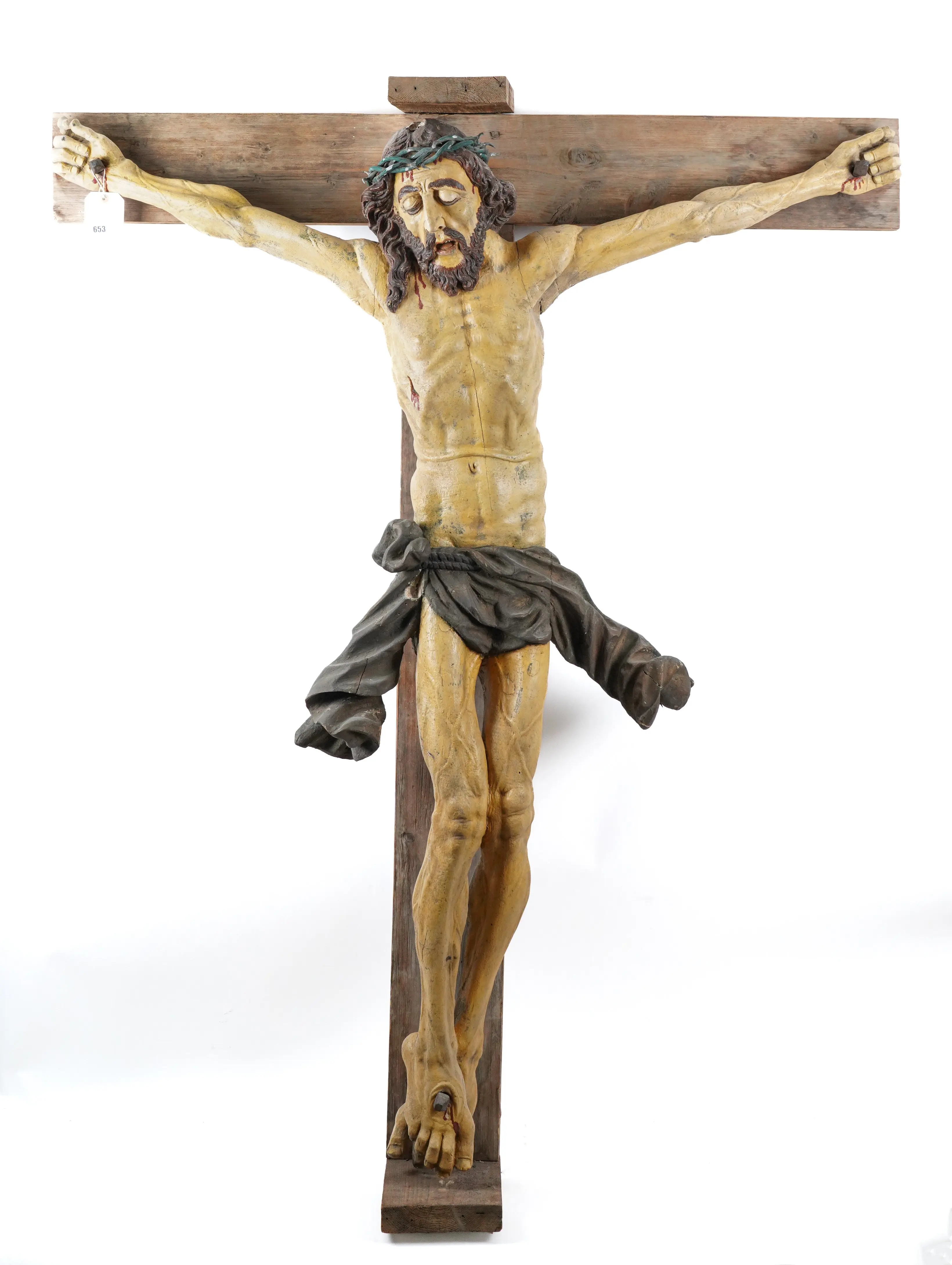 A SOUTH GERMAN / AUSTRIAN CARVED POLYCHROME SCULPTURE OF THE CRUCIFIXION OR CHRIST ON THE CROSS
