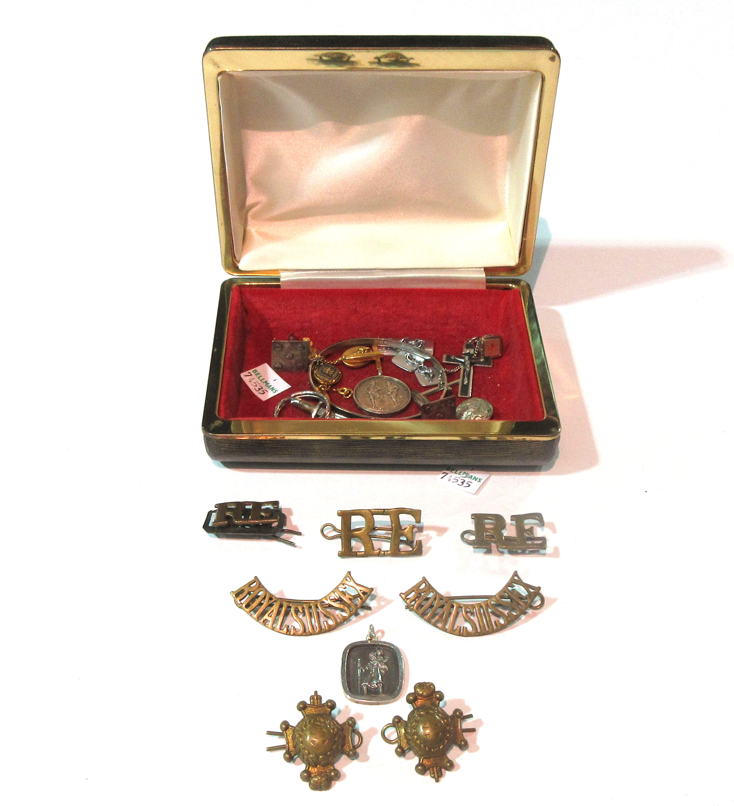 A small group of military pin and hat badges, (qty).   CAB