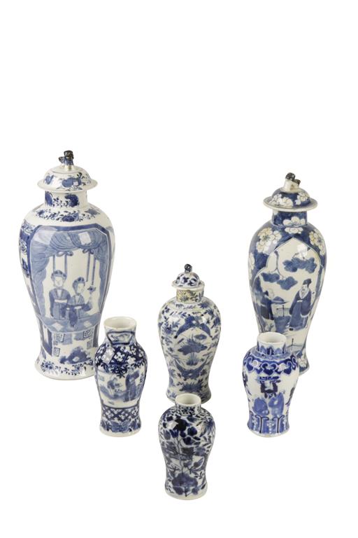 A CHINESE BLUE AND WHITE COVERED VASE, QING DYNASTY, LATE 19TH CENTURY