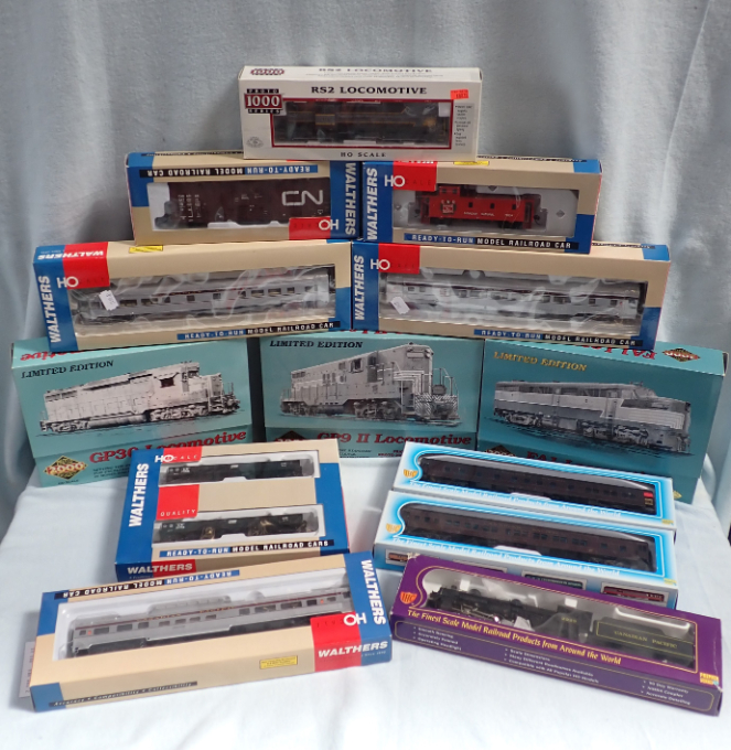 A COLLECTION OF HO SCALE WALTHERS 'CANADIAN PACIFIC' MODEL RAILWAY BOXED0