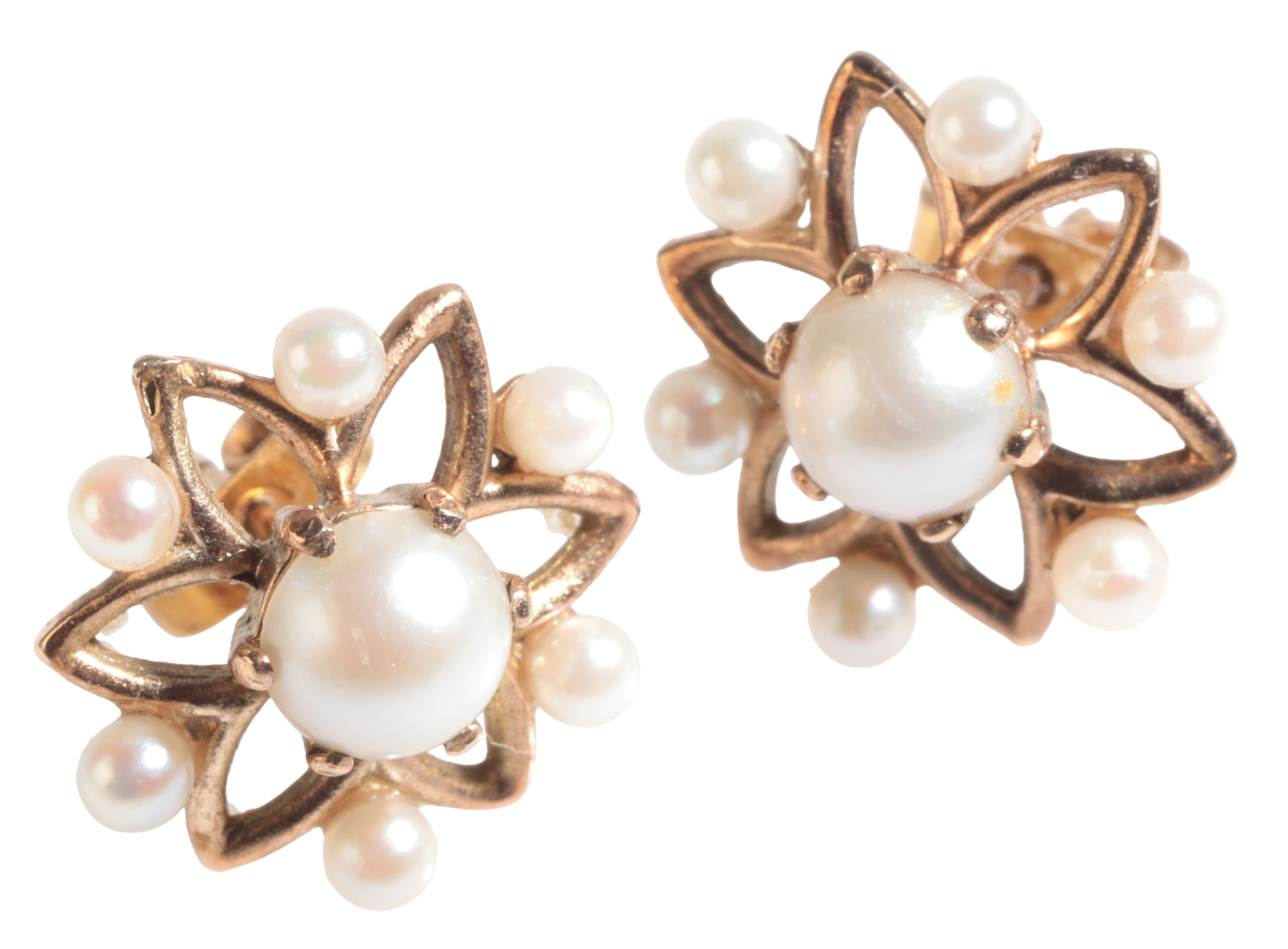 A PAIR OF 9CT GOLD AND PEARL EARRINGS