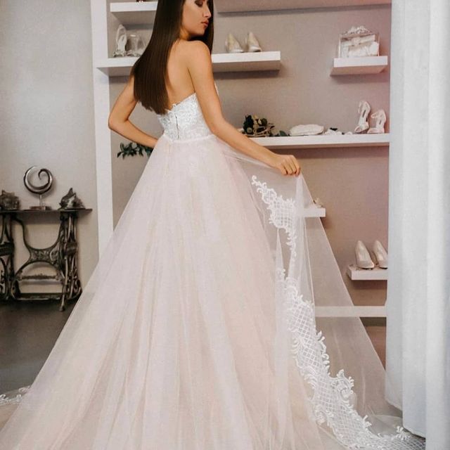 Prettiest wedding dress I've tied so far 💓👰 Dress from @mladasilueta 🌸👠
.
.
.
.
.
. 
#wedding #weddingdress #dreamwedding
#dream #princessdress #catwalk #catwalkmodel #fotoshooting #fotomodel #model #makeup #makeupartist #fashion #beauty #takeitizzy_mua #makemeelite #makememajor #scoutmefaceparis #newgenerationscout #wlyg #eastwestmodels_scout #worldwomansday  #lifestyleblogger
#blogger #m4scouting #makeupartistgermany #makeupartistfrankfurt #tb #prettylittleiiinspo #plitagthursday