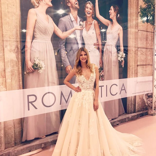 #happy #girl @romanticacollections #bride #bridedress #whitedress #likeaprincess #europeanbridalweek