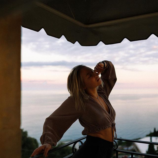 mi manchi 💔
...and couldn’t decide between those moods. 
...and crazy how one decision changes it all ♥️
#italia#sicilia#sicily#taormina#italy#islandlife#missing#moody#moodboard#canon#canondeutschland#portraitphotography#moodygrams#thedreamersplace#apricotmagazine#thinkverylittle#filmpalette#kickboxinggirl#martialartist#dreamersmagazine#behance#balconyview#oceanview#oceanlife#sealife