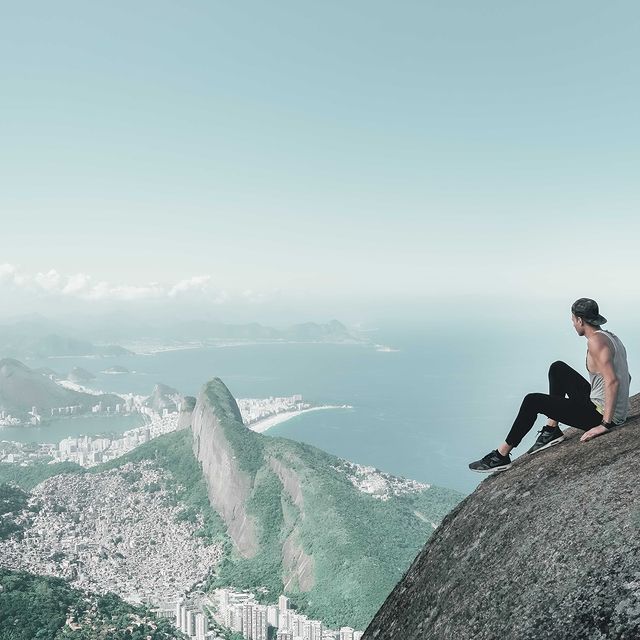 My absolutely favorite view of the city so far! What do you think? #riodejaneiro you got me🙏😍
.
.
.
.
#hiking #view #rio #pedradagávea #brazil #rdj #garoto #happy #travel #pedra #mountain #loco #city #southamerica #pedradagávea #zonasul #2021 #nolimits #free #yesplease #gavea #justgo #goodlife #chico #feliz