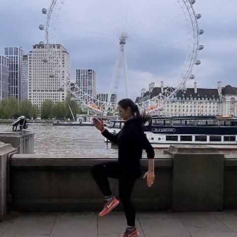 Happy Friday everybody! 
What are you up to this weekend?
Any trainings/races/challenges? 🏃‍♀️🤾‍♀️🏋‍♀️🤸‍♀️💃Regardless of your plans, stay fit and healthy! 

Thanks to @alexatyler1 for being a great camerawoman 📸

#runningtipps #running #laufen #londonnunners #londonruns #lomdonmarathon #londoneye #runningdrills #runningtraining #runningmusic #fitnessmusic @runnersworlduk @runnersworldmag
@dualipa 
@ultimaterunning
#physical
#letsgetphysical