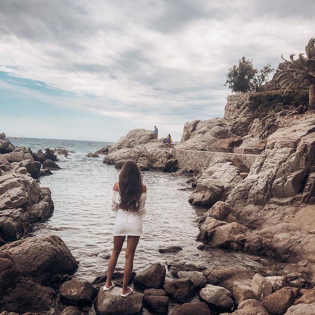 Treat everyone with politeness and kindness, not because they are nice, but because you are.  #goodvibes #oceanvibes #costabrava #denisebobepreset