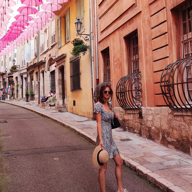 les parapluies de Grasse
#vacay #parapluie #rose #unechère #grasse #france🇫🇷 #sundayvibes #summer #ootd