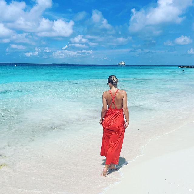 This is real ❤️ #kleincuracao #paradise #smallisland #whitesand #purewhite #blueocean #magic #daytrip #vacation #holiday #summervibes #mood #happy #beautiful #enjoy #enjoylife #explore #thisview #orange #inlove @mermaidboattripscuracao