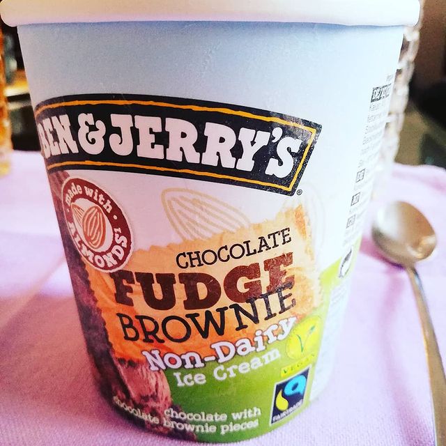 Veganer Nachtisch: Ben & Jerry's Fudge Brownie 👌🙏😋 #abnehmenberlin #abnehmen2020 #abnehmenohnezuhungern #abnehmrezepte #fitfamgermany #fitfam #fitnessmotivation #gewichtsverlust #dietfood #dietplan #dieting #veganfood #vegandeutschland #veganrecipes #fitx #fitxberlin #fitxkudamm #fitxwilmersdorf