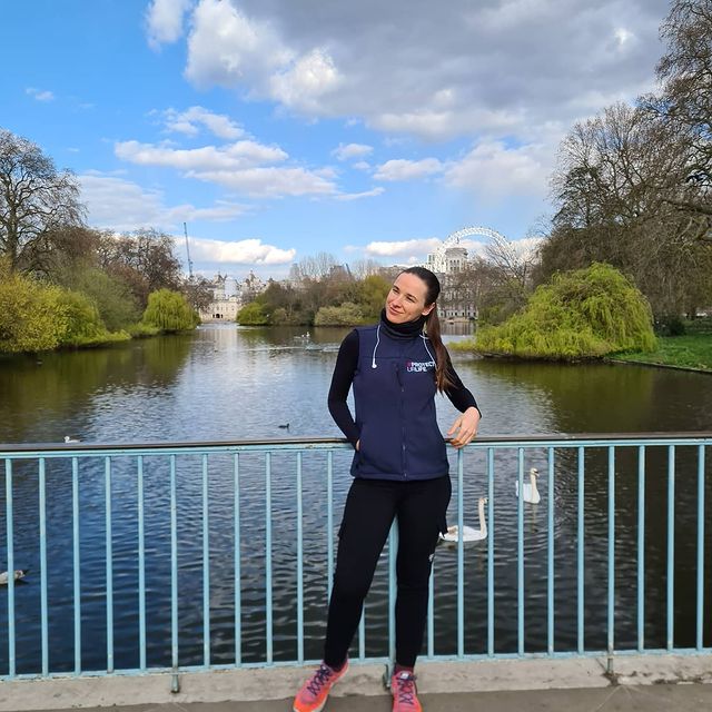 Still cold but sunny April in London. The perfect time to slowly resume regular outdoor exercise and gradually increase time spent on marathon preparation. 5,5 months left until the big day! 🏃‍♀️Who else has just stated to get into the summer ready shape? 😉

#londonmarathon2021 #londonrunner #marathonchallenge #londonworkout #londonmarathontraining