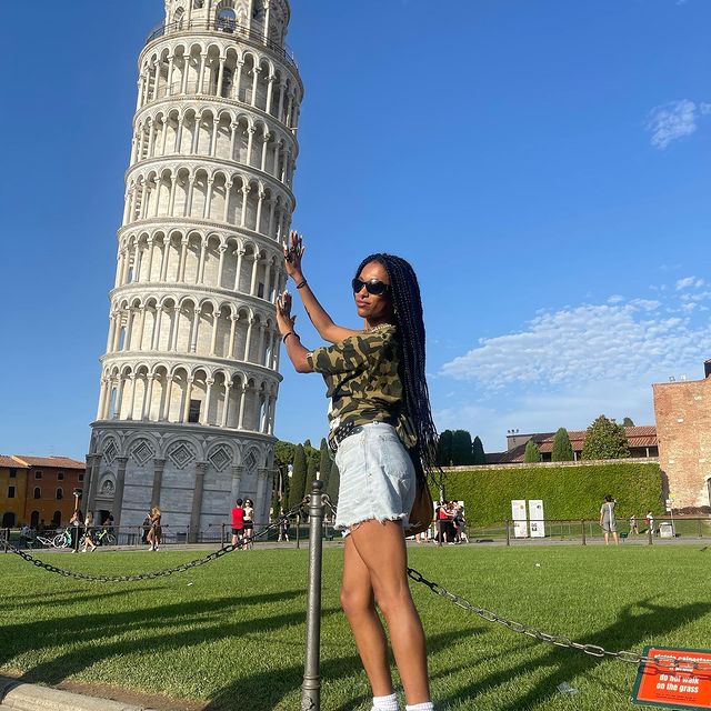 anyone needs lessons on how 2 be a corny tourist hmu for rates