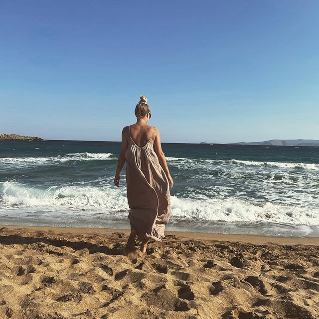 Ocean girl 🌊 #greece #kreta #vacation #holiday #summer #2022 #ocean #sand #dress #morning #blonde #bronze #tanning #enjoylife #happy #like #dayslikethese #familytrip #onceayear #fun #bluesky #besttime #enjoy #waves #nature