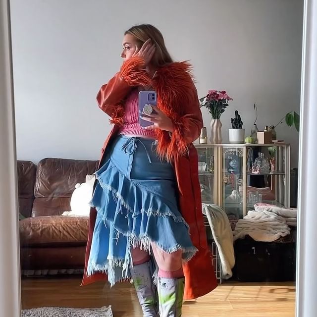 Shoes custom by me
Skirt @marques_almeida second-hand @ebay_uk 
Pink Top @zara purchased second-hand 
Shirt @jaegerofficial purchased second-hand
Jacket @urbanoutfitterseu 
Socks @gucci