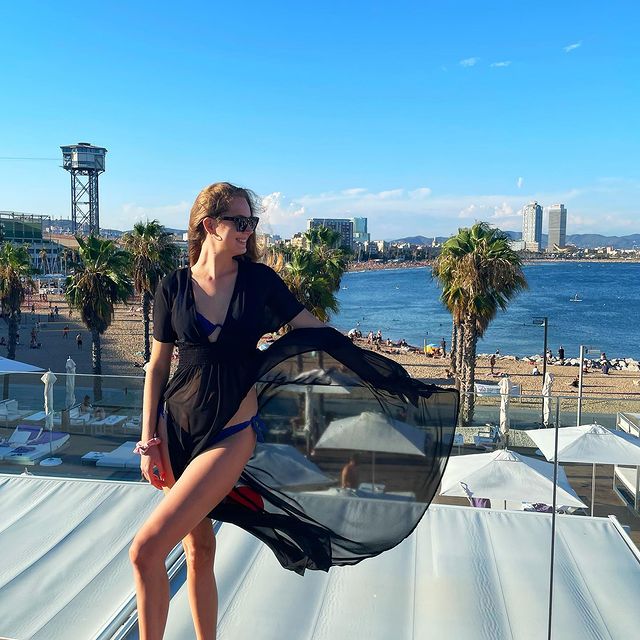 Barcelona 🤍🌴
.
.
.
#barcelona #spain #barca #wbarcelona #couplegoals #happiestgirl #beautifuldestinations #wbarcelona #barcelonacity #barcelonafood #view #barcelonacity #vacaymode #summervacation #coupleontour #beachoutfit #tapas #whotels #hotelgoals #marriottbonvoy #españa