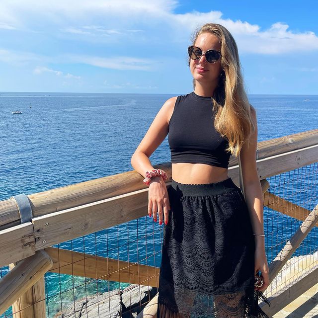 Cinque Terre 🐚
.
.
.
#cinqueterre #italy #laspezia #aida #aidamomente #travelling #travelblogger #travelphotography #travelgirl #summeroutfit #aidacosma #mittelmeer #mittelmeerliebe #kreuzfahrt #summer2022 #blackoutfit #riomaggiore #manarola #fernweh #meeresbrise #beach #beachlife