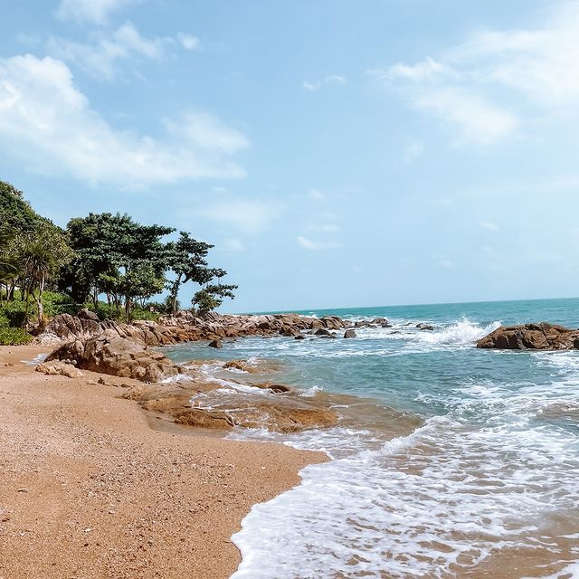 Find me at the beach...🏝
.
.
.
#water #sky #natural_landscape #beach #landscape #island #bay #thailand #kohsamui #islandvibes #beachvibes #summer #summertime #summerholiday #asia #thailandbeach #kohsamuibeach #beachtime #beachwaves #ocean #oceanview