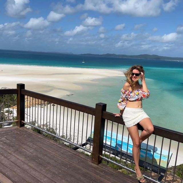 Whitehaven Beach with one of my best friend 🌞⛱️ #whitehavenbeach #whitsundayislands #quensland #australia #travel #aroundtheworld