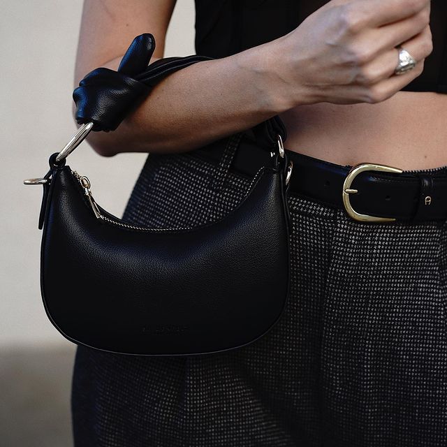 *Ad / The winner of this beautiful bag was announced, but I have a code for everyone who didn’t win. You can use SF-FALL-LAURAEILEEN to get 20% off. 🖤

#bag #mood #seidenfelt #seidenfeltmanufaktur #handtasche #handbag #blackmood #blacklook