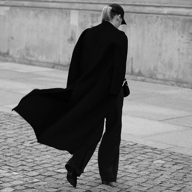 It isn’t where you came from. It is where you’re going that counts.

#ellafitzgerald #quoteoftheday #blackandwhitephotography #coat #blackcoat #blackoutfit #classiclook #walking #stepsinlife #stepstones