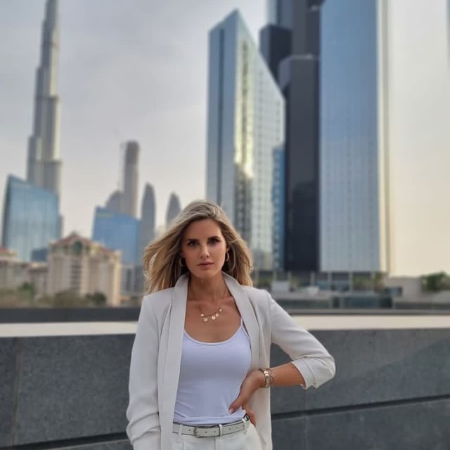 Be thankful for what you are now and keep fighting for what you want to be 🙏💫❤️ #dubai #dubaimall #burjkhalifa #skyline #skyisthelimit #dubai🇦🇪 #dubailife @realestateblondies_janine