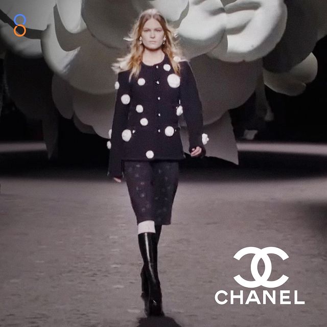Anna Ewers for Chanel 𝗙𝗪𝟮𝟯 💫  Talent @annaewers for @chanelofficial
 #annaewers  #chanel #pfw #parisfashionweek #paris #runway #new #model #fashion #style #getscouted
#scouting #modelbooking  #enziom #talentmotherhood #100connected
