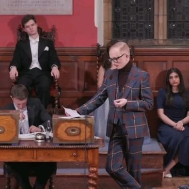 Wanted to share this clip from earlier in the year at @theoxfordunion to celebrate today. As a moment of reflection on the past 10 years.

I've experienced many fluctuations and changes in identity since being a teenager, but today I can firmly say that I am the most confident and affirmed in the flexibility that gender holds. 

I'm learning that for me, confidence in identity doesn't equate to permanence. I can be confident that I will allow myself the time and the space to constantly move andi grow as my identity wants to. It doesn't have to be 'i want to be femme/masc and it has to be perfect'. It doesn't need to be a destination point or somewhere to get to. 

Instead, it's acknowledgement that it'll move around however it wants to, and however I want to. There's no end point for it, and to me that's lush.

That to me is what freedom from shame is. Allowing flexibility and giving myself permission to go along for the ride.

Here's to the next 24 hours of enjoying our imperfect flexibility. If this is your first day, congratulations. We love you, we see you and you'll always have us by your side - no matter what.

Lots of love 

#TDOV2023 #TDOV #TransDayOfVisibility #LGBTQ #OxfordUnion #UniversityOfOxford