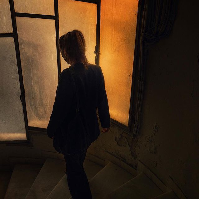 g o l d e n  h o u r  by @tobi_gromatzki 

#goldenhour #warmlight #light #window #shadow #athens #greece #photographer #tobiasgromatzki #sonya1 #photography #photo #series #woman #model #cigarette