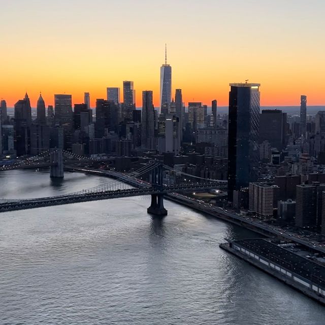 making memories ✨
•
•
•
#NYC #TimesSquare #CityThatNeverSleeps #EmpireStateBuilding #CentralPark #USA #USAtravel #ootd #Reel #NewYork #TravelNYC #NYClife #Manhattan #travelinspo #travel