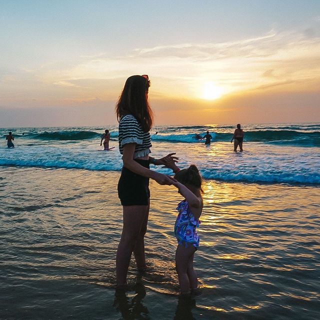 Sun seeking State of mind

#vacation #summervibes #sunset #momanddaughter #momlife #beachgirls #beachallday #oceanlover #happymind #peaceofmind #followingthesun