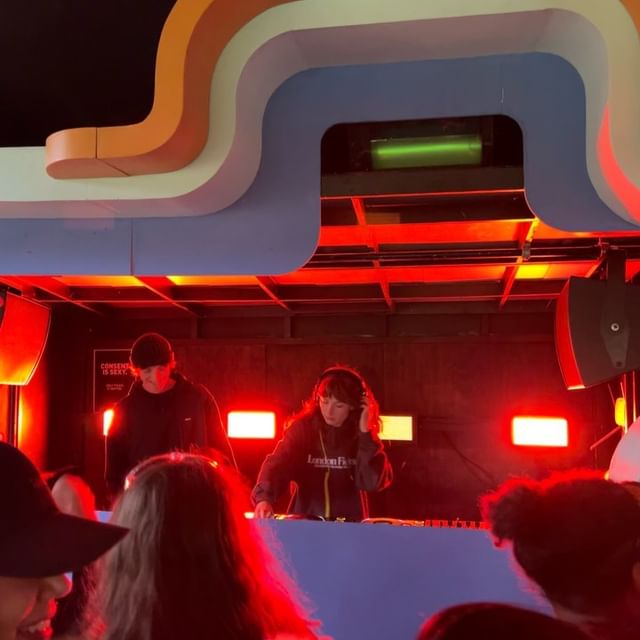 Flawless NRG from start to finish 😮‍💨 @floorlessfest & maybe my favourite B2B with @kincaid_official yet …

I loved meeting so many curious minds at the Bodily movement session on Saturday, and leading many of you through a completely new experience with movement and your physical bodies 🧡