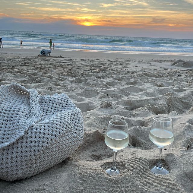 Current mood: sun, beach, family and wine

#vacationmode #summervibes #sunset #wineoclock #familytime #lifegoals #happyme #momlife #chasingsunsets #beachlife #barefootallday #saltyhair #beachgirl #nofilterneeded