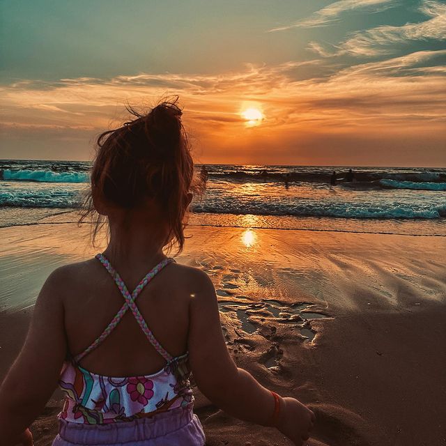 Fall in love with Moments. 

#tb #takemeback #memories #summervibes #chasingsunsets #sunsetlovers #beachlife #beachgirl #sandytoes #saltyhair #oceanlovers #surfvibes #momlife #girlmom #happieratthebeach #vacationvibes #traveladdict