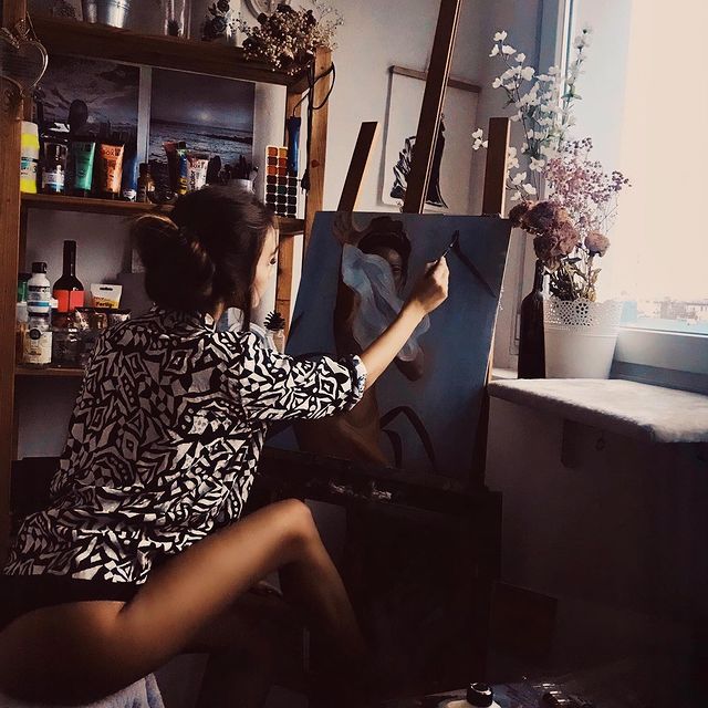 just me doing what I love to do 🧚🏼‍♀️ 
checkout @marrysarts to see the final painting ✨