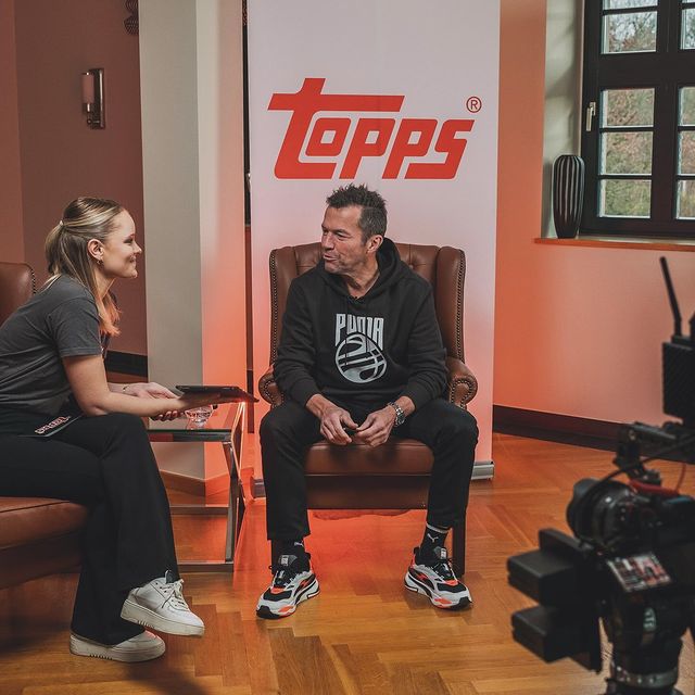 Wie ich mit Bundesliga Legende @lotharmatthaus10 seine Karriere-Highlights aufleben lasse & über die aktuellen Stars der Bundesliga spreche, seht ihr jetzt auf dem @topps_de YouTube Kanal 🙌🏽 

#topps #toppsdeutschland #lothar #bundesliga #legende #youtube #interview