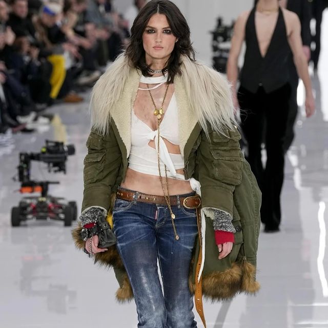 me walking for @dsquared2 
•
•
@julialangecasting 
@haleywollens 
@sammcknight1 
@yad1m @palomaromo_mua